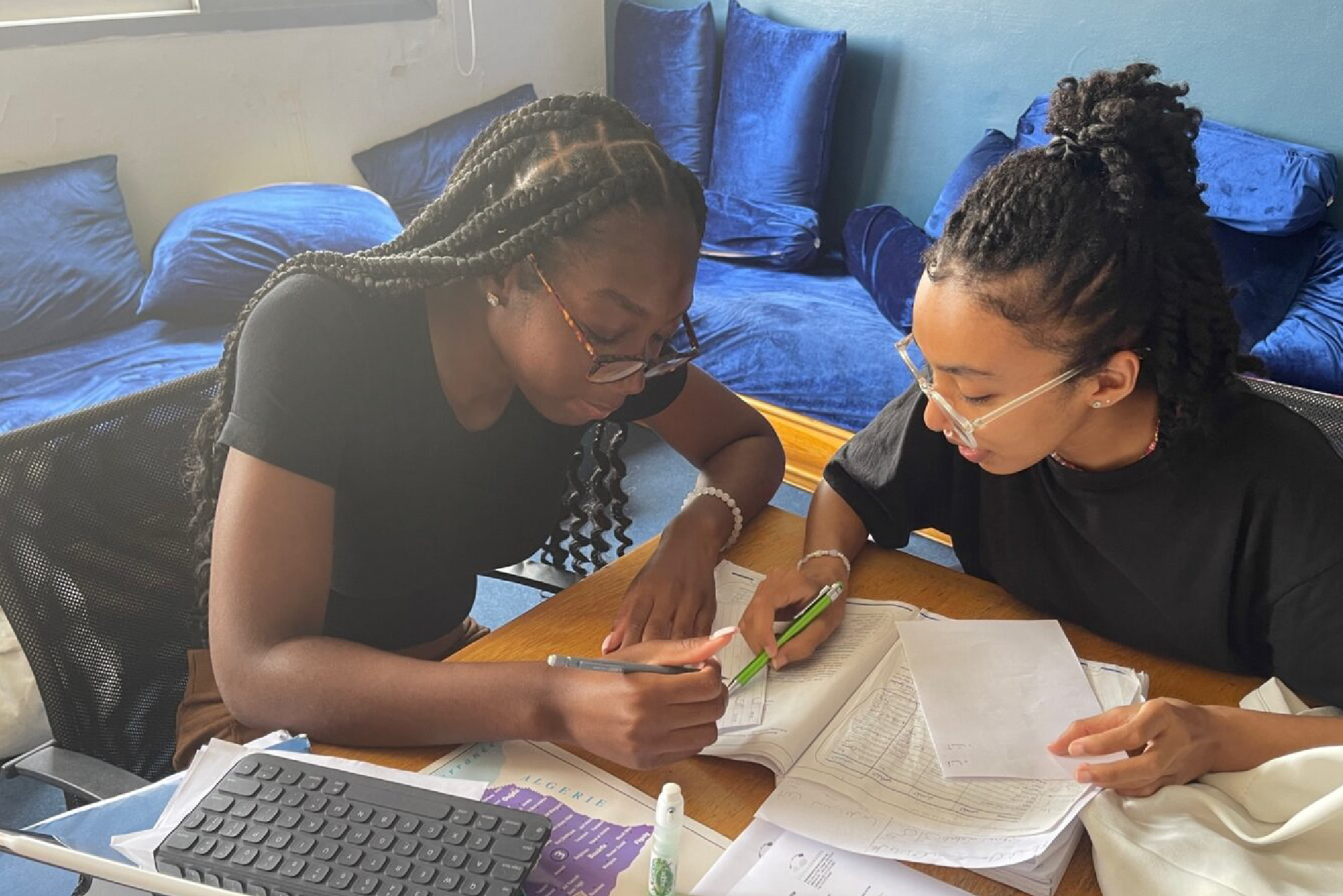 NSLI-Y Students studying together