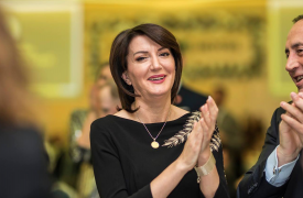 The former president of Kosovo and the prime minister, smiling and applauding at the KAEF gala dinner