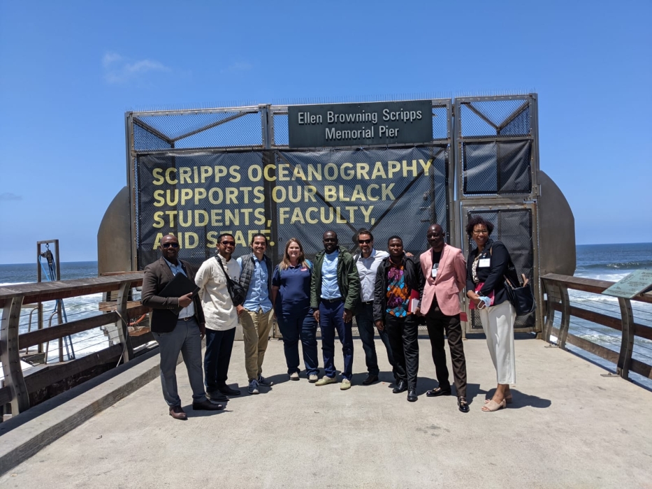 IVLP Group at Scripps Memorial Pier